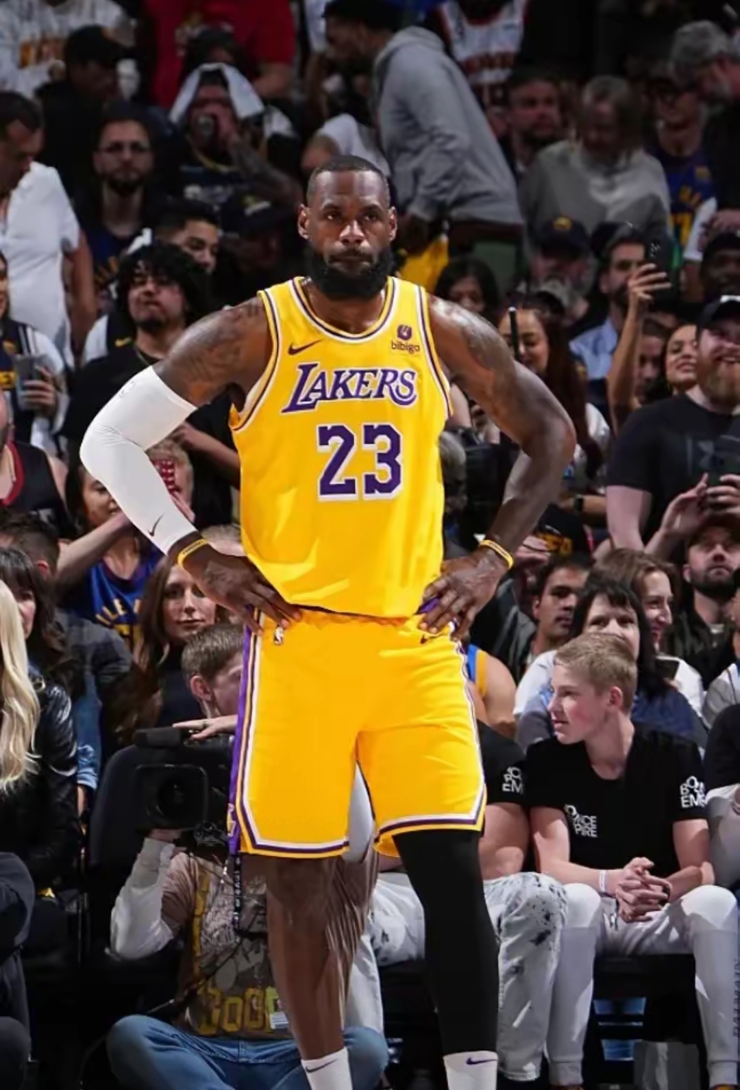 赛事服务-詹姆斯新星大比分获胜表现突出，塞尔维亚队前途光明！上演精彩一战的简单介绍