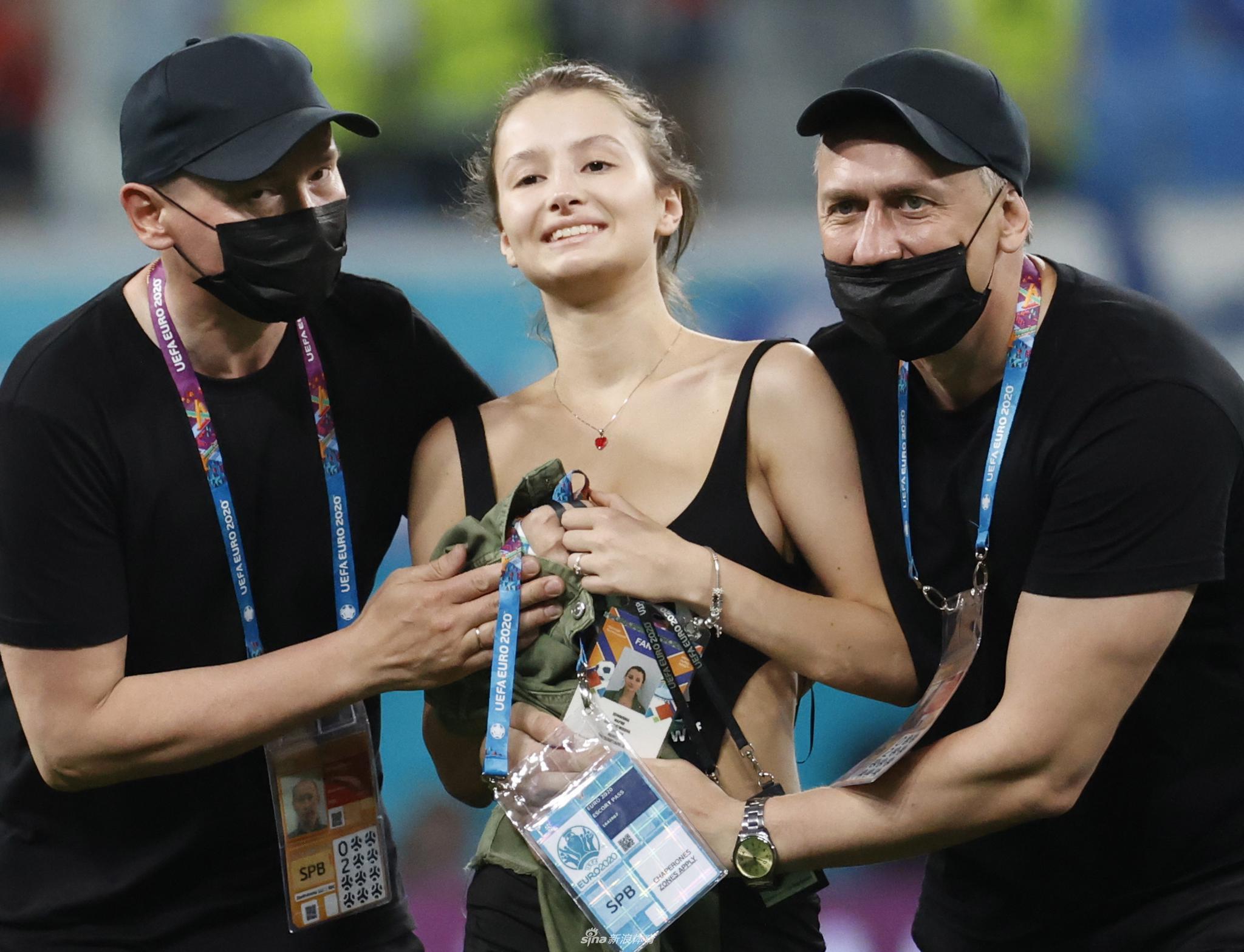 包含国际米兰训练开放日，赛前回应争议引欢呼，全明星赛在即，临场指挥获称赞的词条